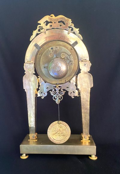 ManteL CLOCK with chiseled and gilded bronze caryatids, empire period