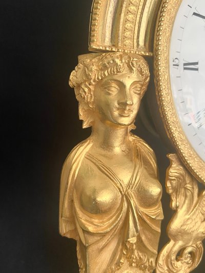 ManteL CLOCK with chiseled and gilded bronze caryatids, empire period