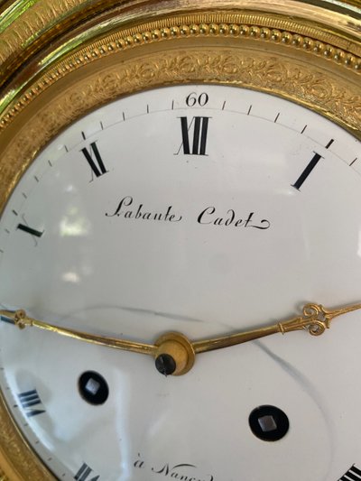 ManteL CLOCK with chiseled and gilded bronze caryatids, empire period