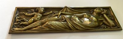 "Il sonno di Venere". Grande altorilievo in bronzo del XIX secolo.