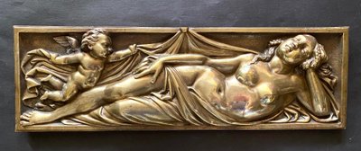 "Il sonno di Venere". Grande altorilievo in bronzo del XIX secolo.