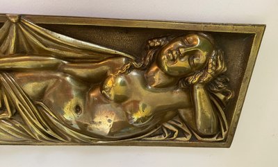 "Il sonno di Venere". Grande altorilievo in bronzo del XIX secolo.