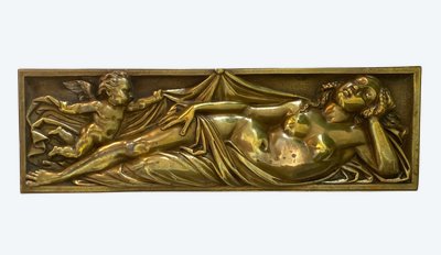 "Il sonno di Venere". Grande altorilievo in bronzo del XIX secolo.
