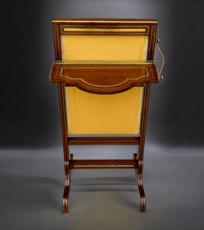 ÉCRAN DE CHEMINÉE ÉPOQUE CHARLES X EN PALISSANDRE ET FILETS DE LAITON
