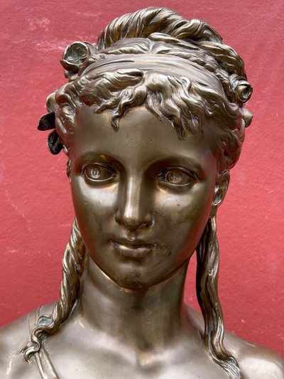 Henry étienne Dumaige ( 1830-1888) Imponente busto in bronzo di giovane donna H 59 cm