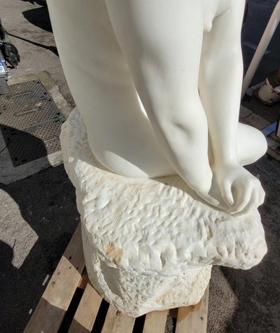 Grande bagnante su roccia, marmo bianco di grandi dimensioni (155 cm), fine XIX secolo