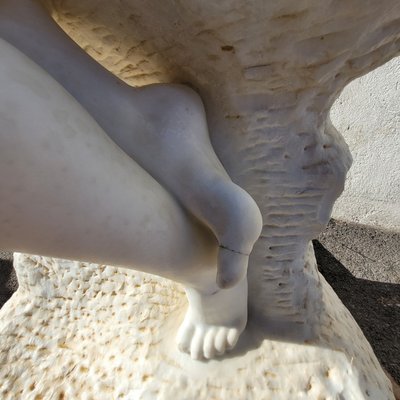 Grande bagnante su roccia, marmo bianco di grandi dimensioni (155 cm), fine XIX secolo