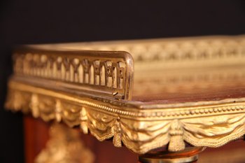 Showcase from the Empire period in mahogany and gilt bronze.
