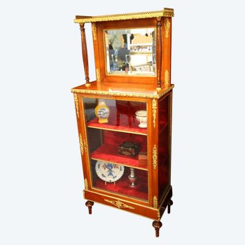 Showcase from the Empire period in mahogany and gilt bronze.