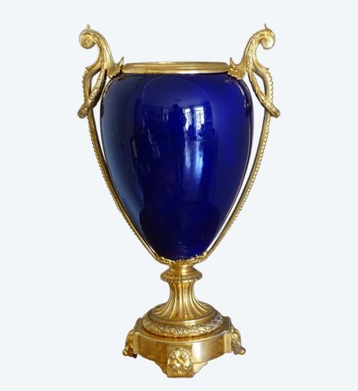 Grande vaso ornamentale in stile Luigi XVI in porcellana blu e oro zecchino che forma una lampada
