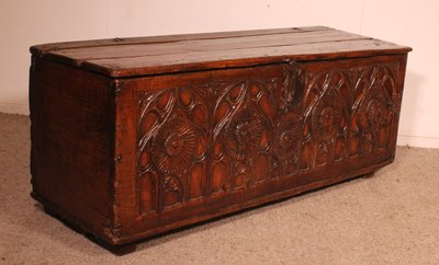 Cassapanca in rovere di epoca gotica