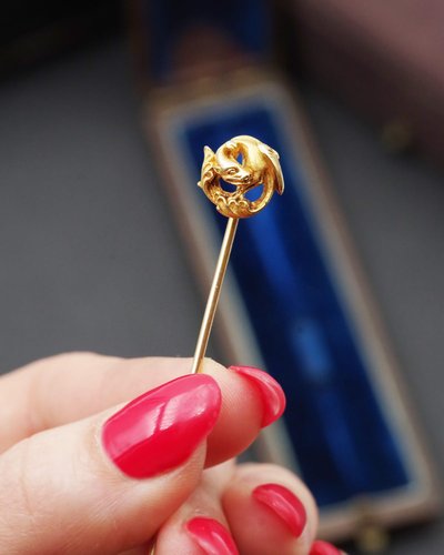 Wiese Drachennadel in 18k Gold, Krawattennadel signiert Louis Wiese, Neo Gotik