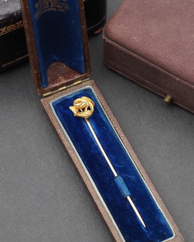 Wiese Drachennadel in 18k Gold, Krawattennadel signiert Louis Wiese, Neo Gotik