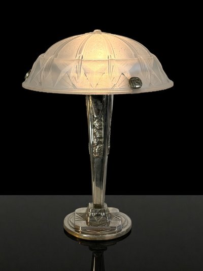 ART DECO LIVING ROOM LAMP IN CHROME-PLATED BRONZE WITH PRESSED MOLDED GLASS DOME