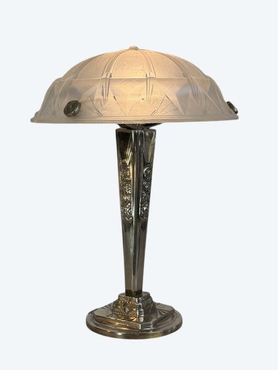 ART DECO LIVING ROOM LAMP IN CHROME-PLATED BRONZE WITH PRESSED MOLDED GLASS DOME