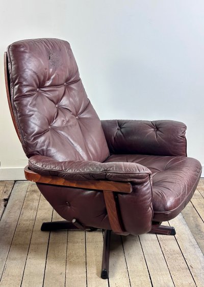 Poltrona e pouf in pelle di GÖTE MÖBLER Svezia 1960