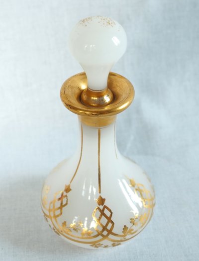 Baccarat: orientalist liqueur bottle / carafe in gilded opaline, circa 1860