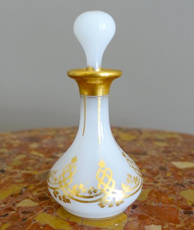 Baccarat: orientalist liqueur bottle / carafe in gilded opaline, circa 1860