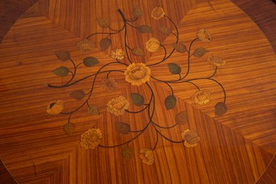 Table basse Napoléon III, France, début du XXe siècle.
