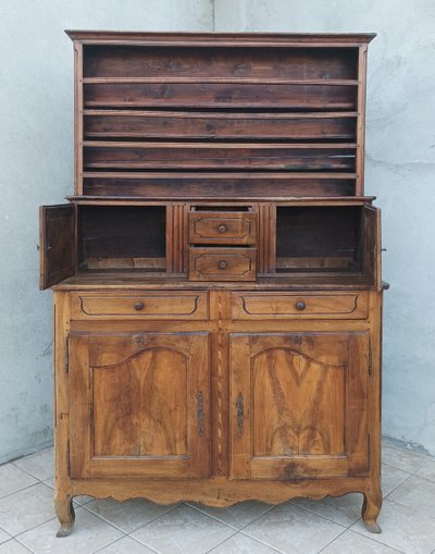 Louis XV chest of drawers in walnut