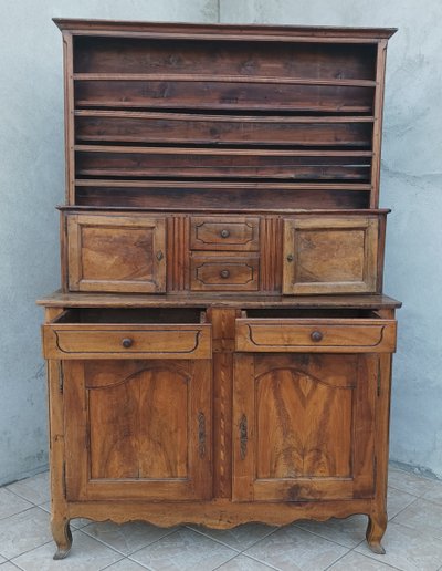 Louis XV chest of drawers in walnut