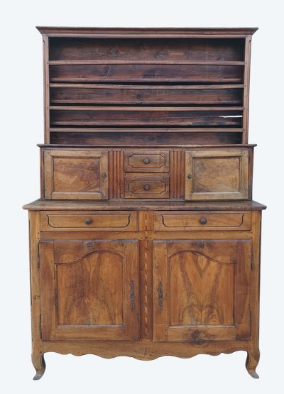 Louis XV chest of drawers in walnut