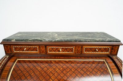 Bureau ancien, France, début du XXe siècle.