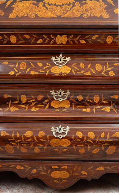 Bureau hollandais ancien, première moitié du XVIIIe siècle.
