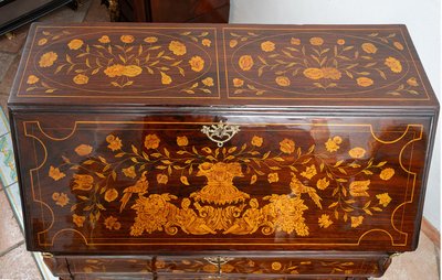 Bureau hollandais ancien, première moitié du XVIIIe siècle.