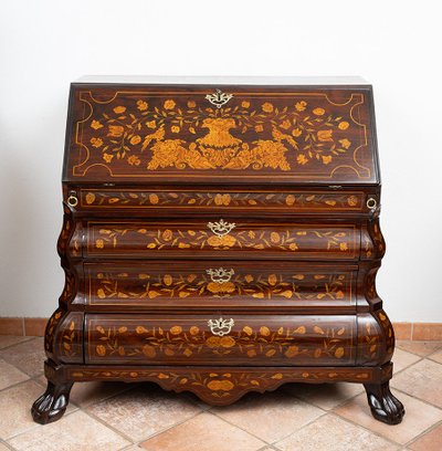 Bureau hollandais ancien, première moitié du XVIIIe siècle.