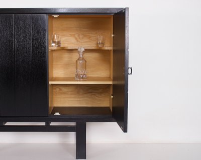 Mobile bar brutalista nero