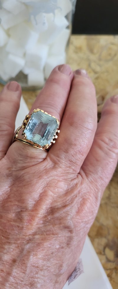 Anello cocktail all'acquamarina in oro 18 ct vintage