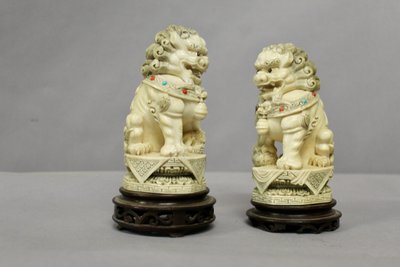 Pair of Fô dogs in ivory