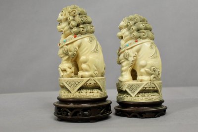 Pair of Fô dogs in ivory