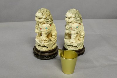 Pair of Fô dogs in ivory