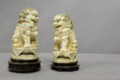 Pair of Fô dogs in ivory