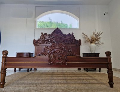 Lampada di stile rinascimentale super king size e armoires