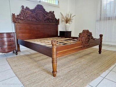 Lampada di stile rinascimentale super king size e armoires