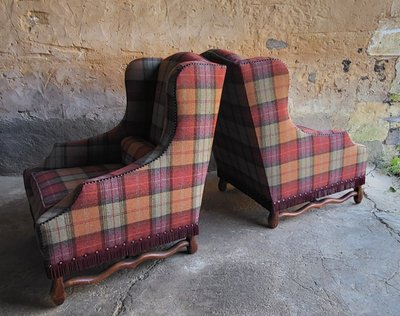 Paire de fauteuils à oreilles Louis XIII