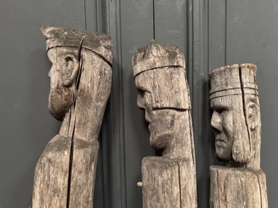 3 Totems aus Holz Volkskunst, die die Heiligen Drei Könige darstellen Mitte 20.