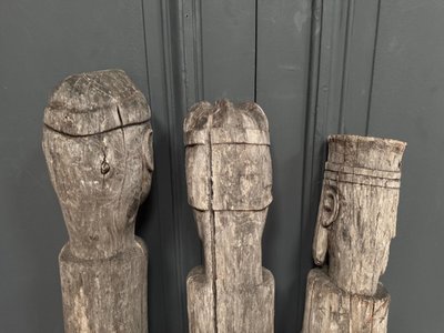 3 Totems aus Holz Volkskunst, die die Heiligen Drei Könige darstellen Mitte 20.