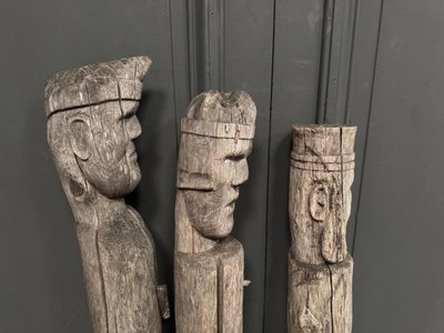 3 Totems aus Holz Volkskunst, die die Heiligen Drei Könige darstellen Mitte 20.