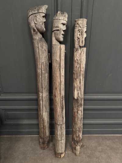 3 Totems aus Holz Volkskunst, die die Heiligen Drei Könige darstellen Mitte 20.
