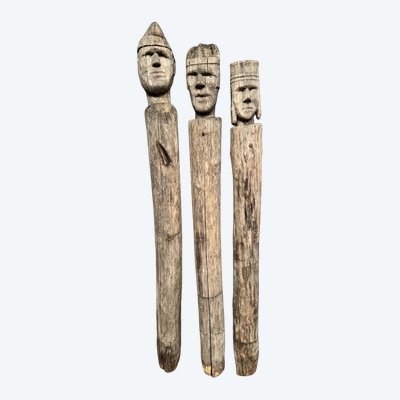 3 Totems aus Holz Volkskunst, die die Heiligen Drei Könige darstellen Mitte 20.