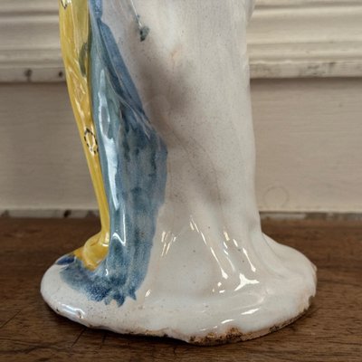 Vergine Maria del XVIII secolo in terracotta di Nevers