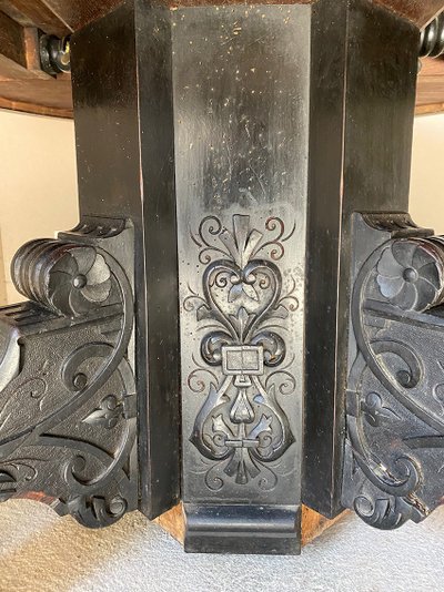 Grande tavolo Napoleone III in legno annerito