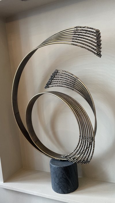 „Windswept“ Skulptur aus poliertem Stahl von Curtis Jere
