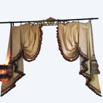Tre coppie di mantovane in seta con nappe, XIX secolo