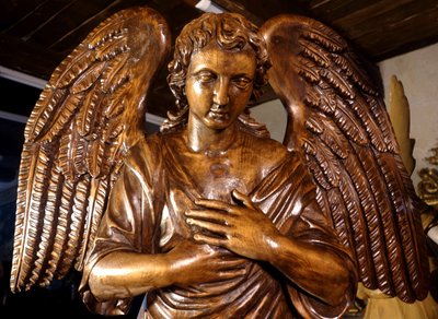 Grande paire d’anges ailés en adoration, XVIIIe siècle