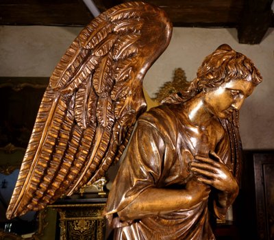 Grande paire d’anges ailés en adoration, XVIIIe siècle